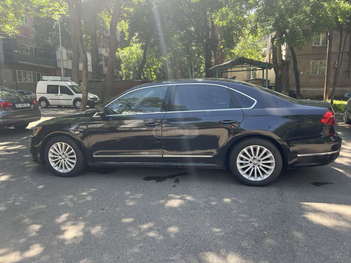 Volkswagen Passat - фото 6