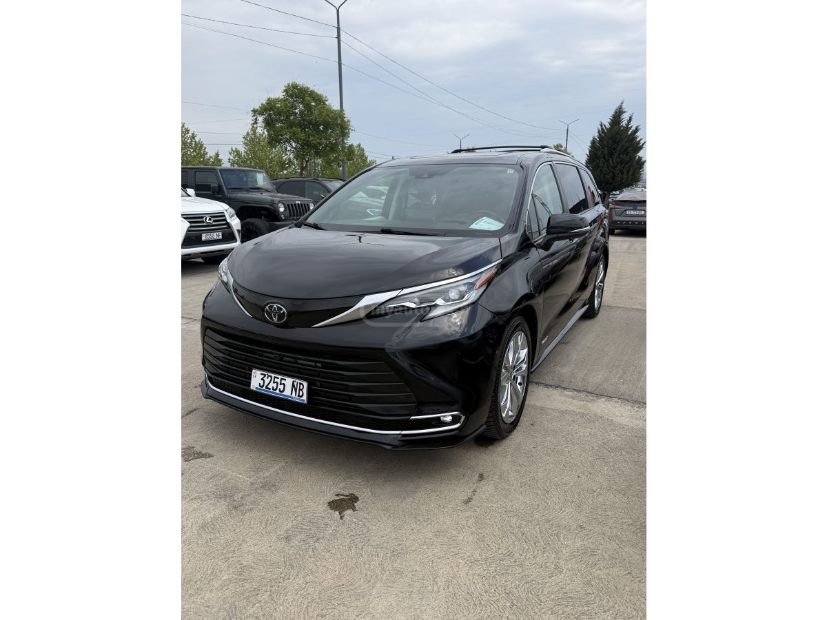 Toyota Sienna - фото 1