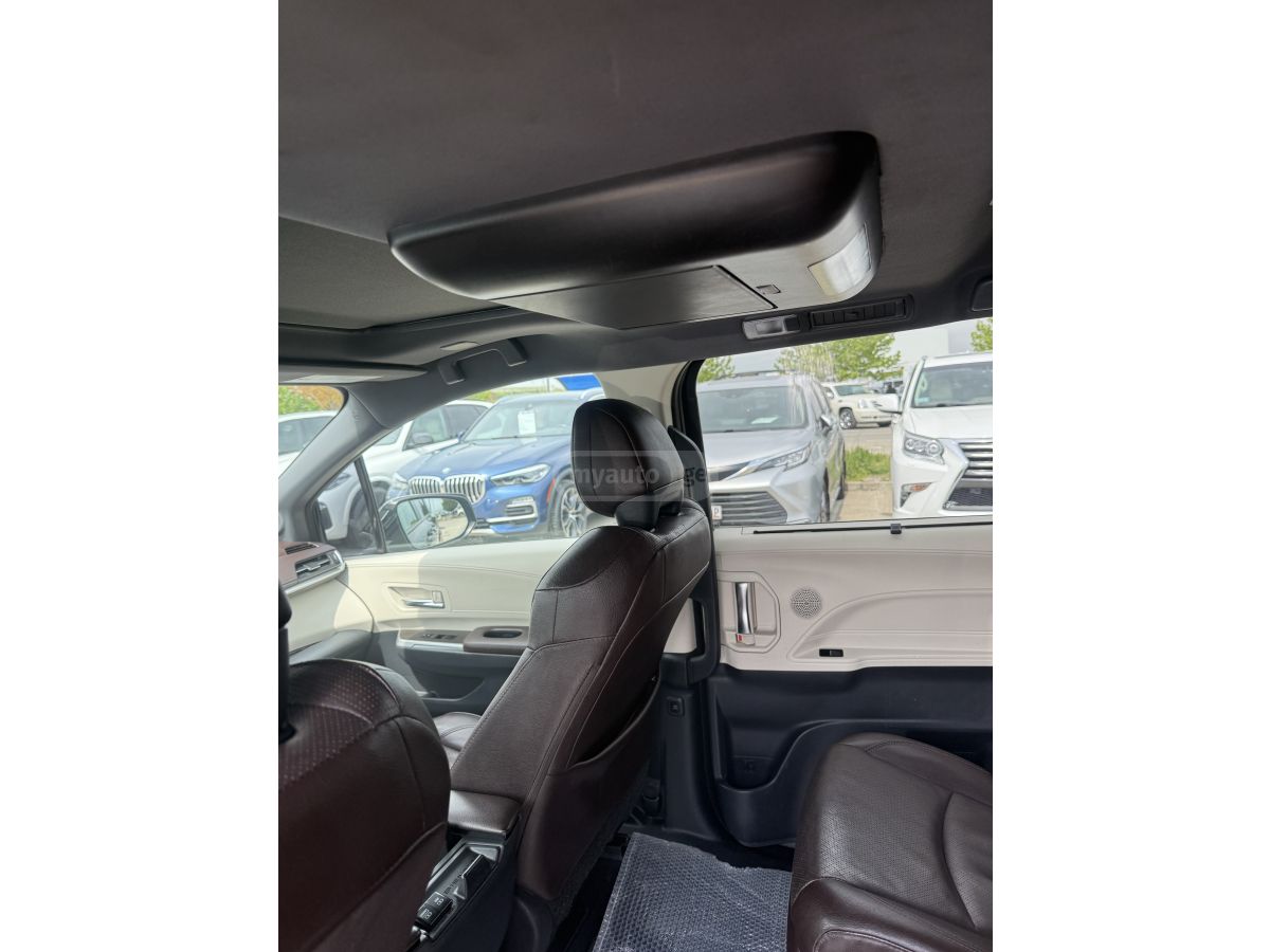 Toyota Sienna - фото 11