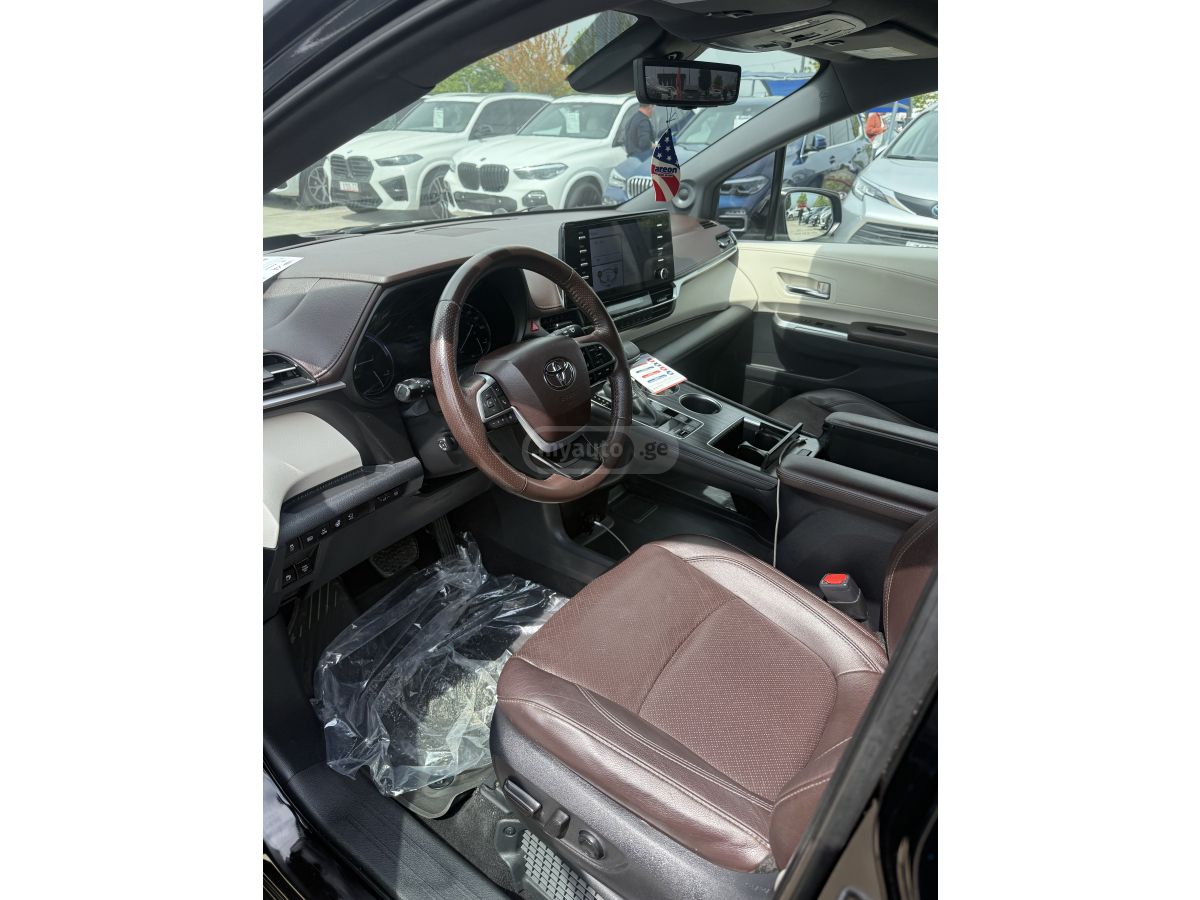 Toyota Sienna - фото 12