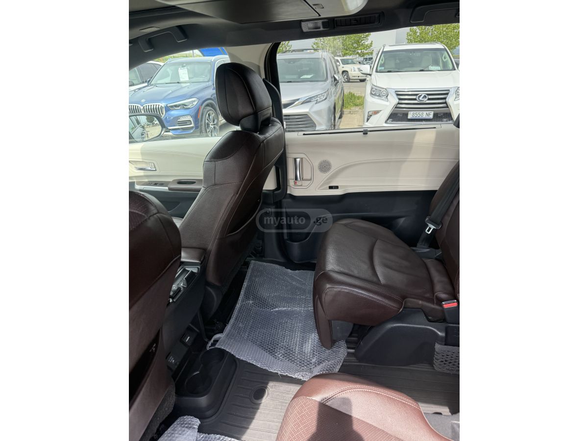 Toyota Sienna - фото 13