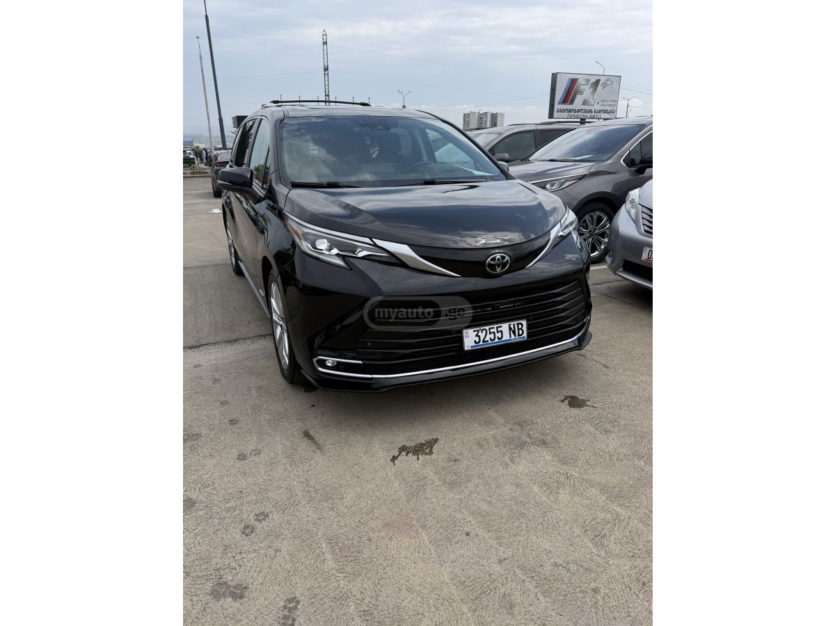 Toyota Sienna - фото 2