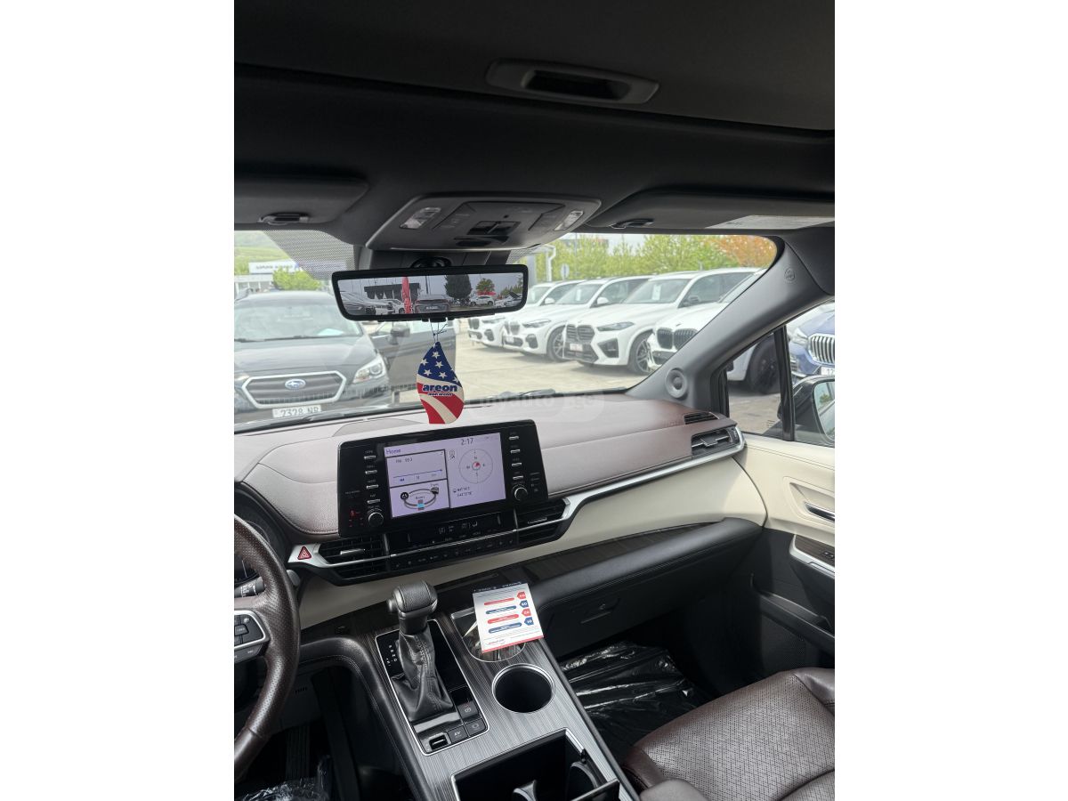 Toyota Sienna - фото 5