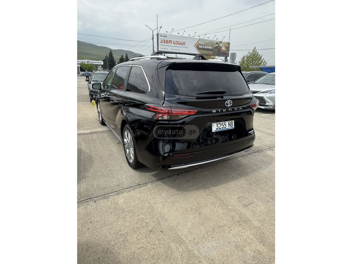 Toyota Sienna - фото 6