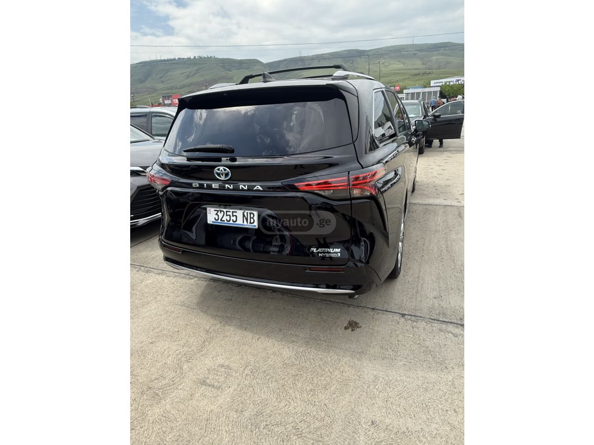 Toyota Sienna - фото 7