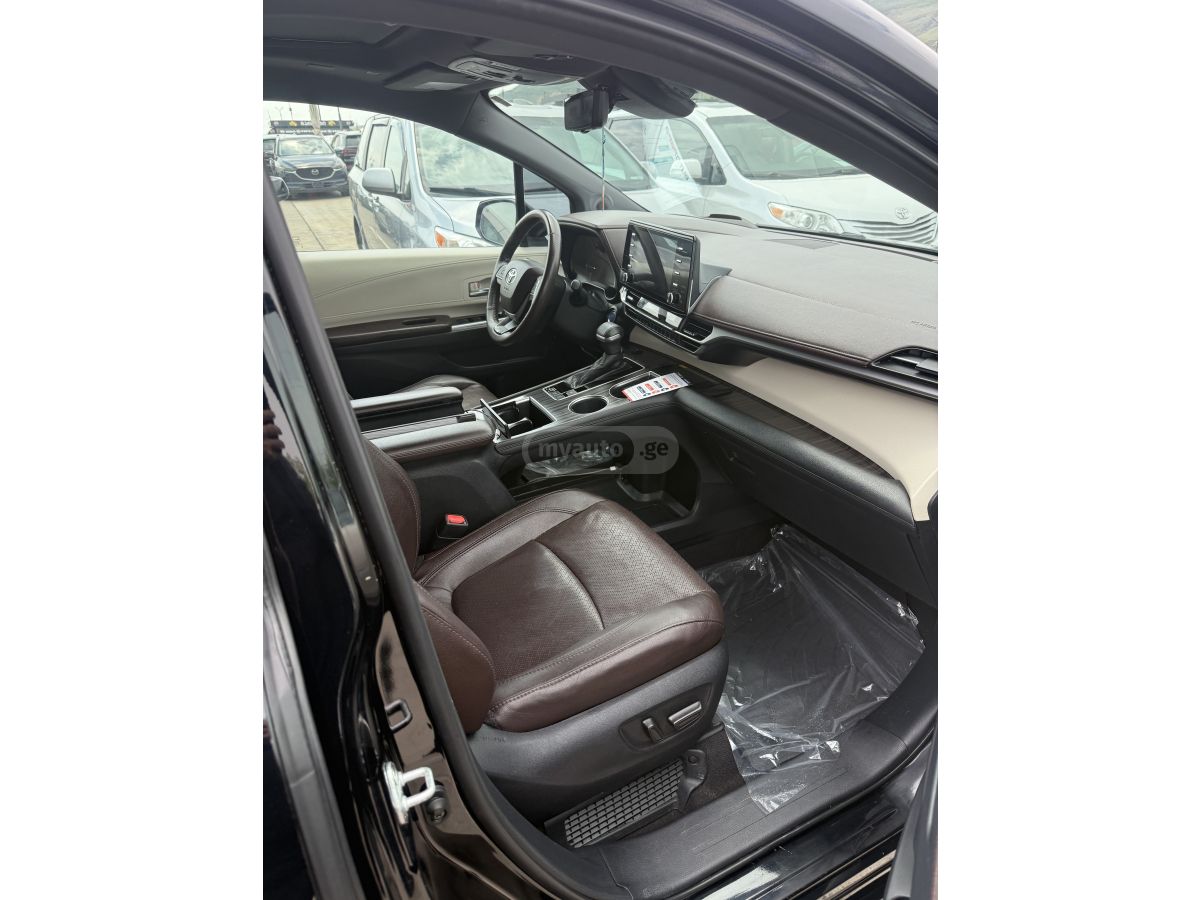 Toyota Sienna - фото 8