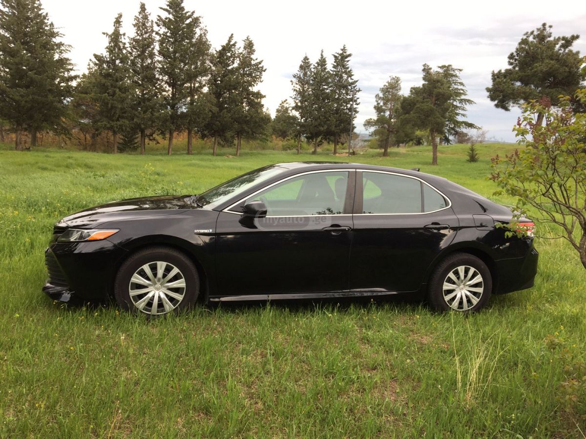 Toyota Camry - фото 2