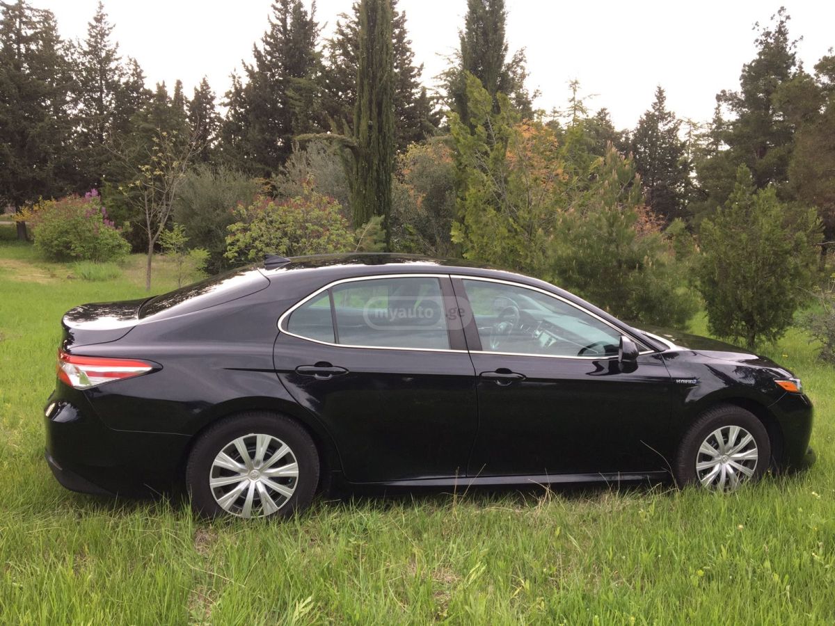Toyota Camry - фото 3