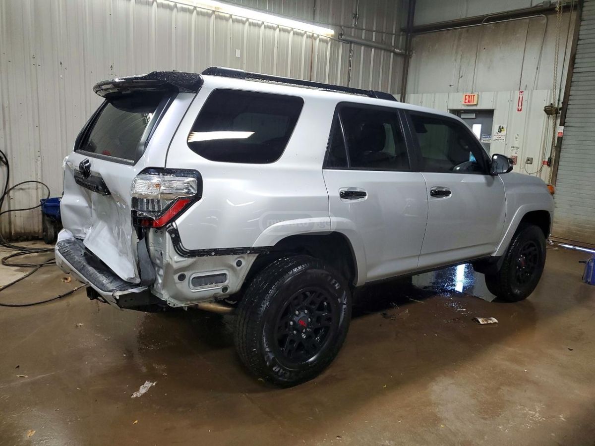 Toyota 4 Runner - фото 3