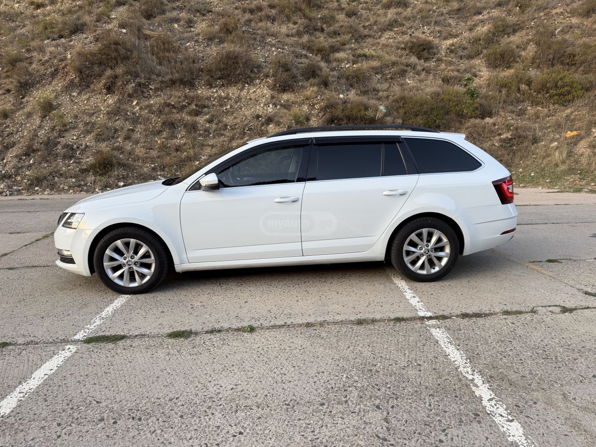 Skoda Octavia - фото 4