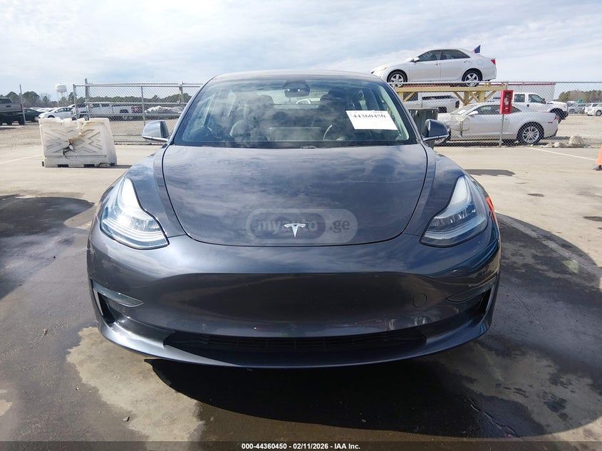 Tesla Model 3 - фото 3