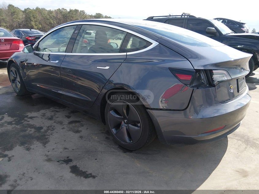 Tesla Model 3 - фото 5