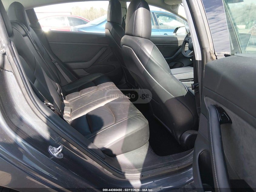 Tesla Model 3 - фото 8