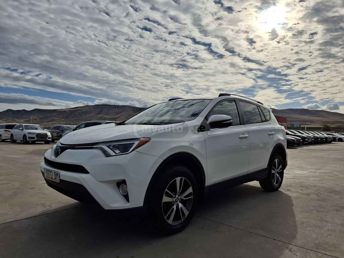 Toyota RAV 4 - фото 1