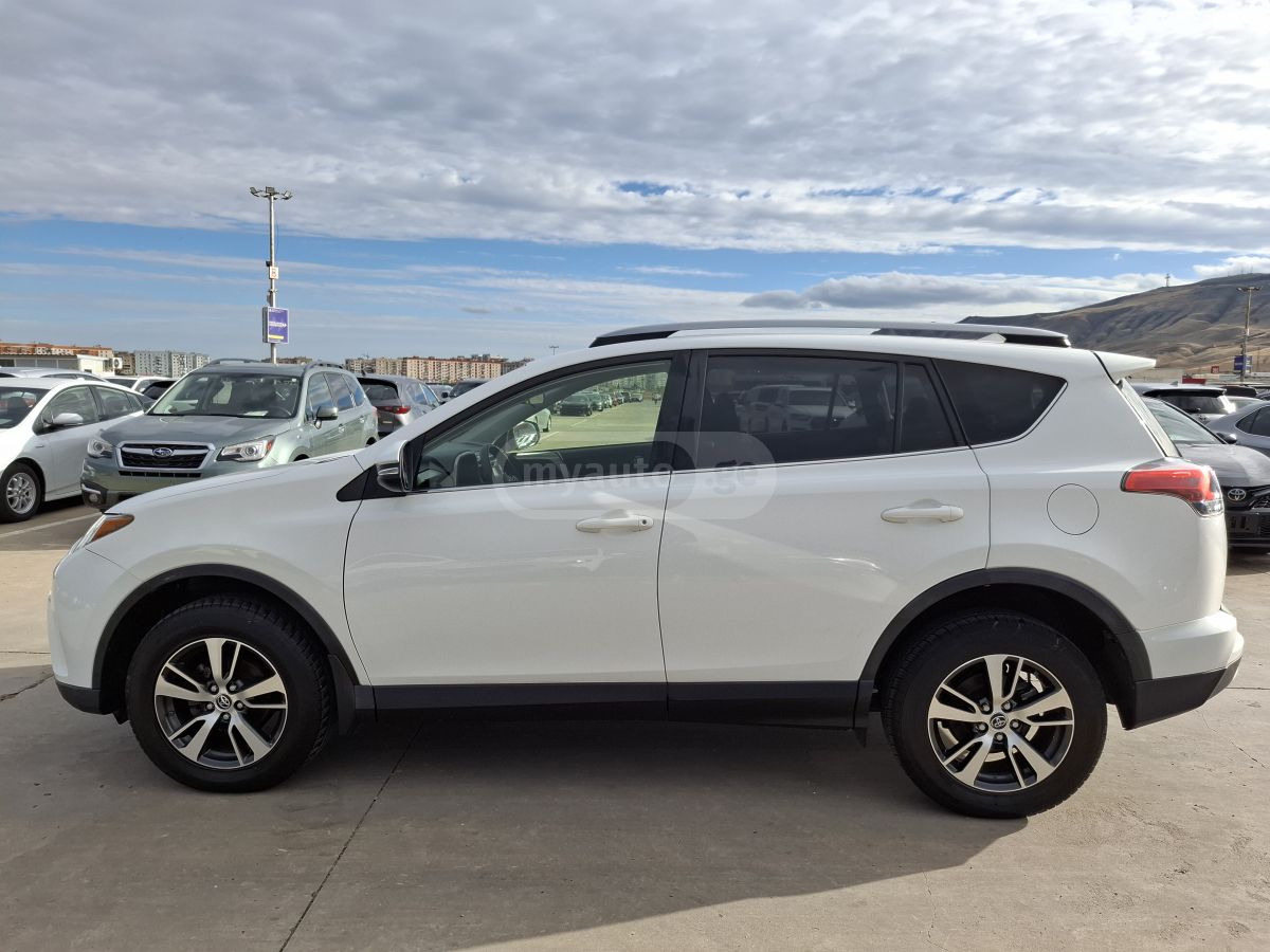 Toyota RAV 4 - фото 5