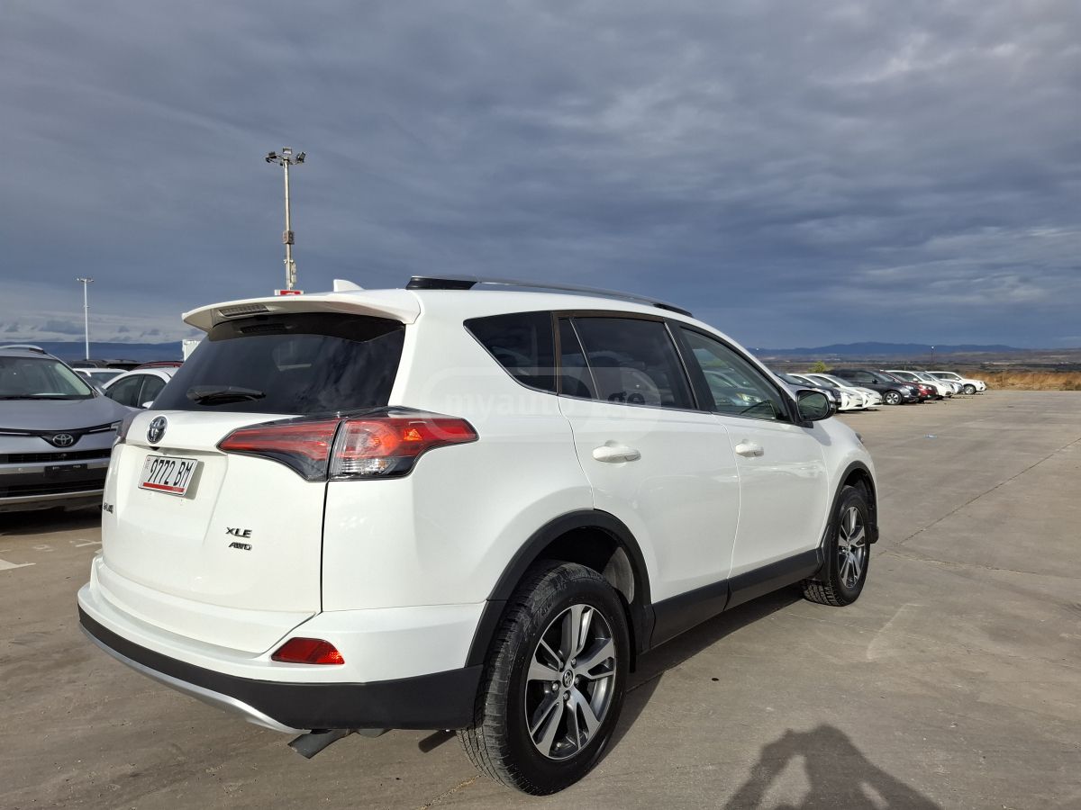 Toyota RAV 4 - фото 7