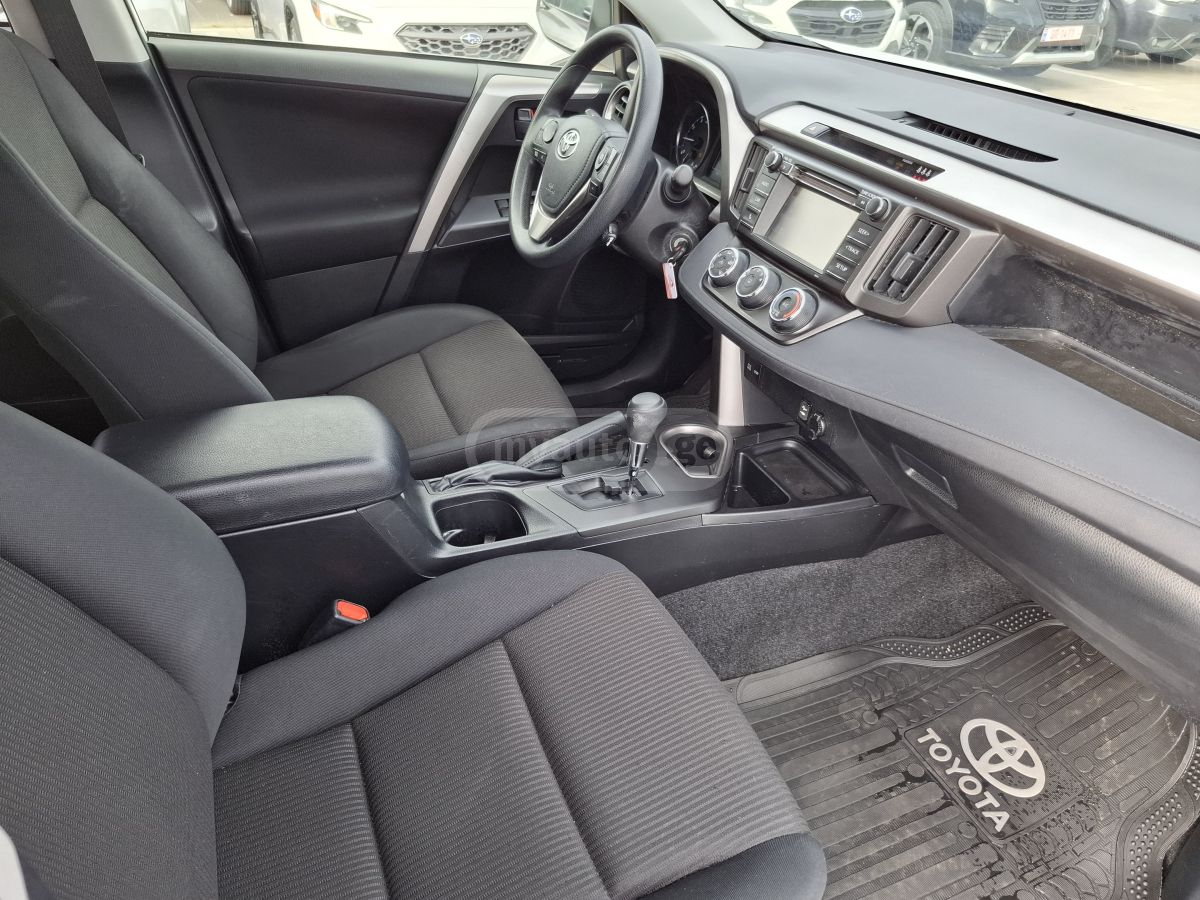 Toyota RAV 4 - фото 8