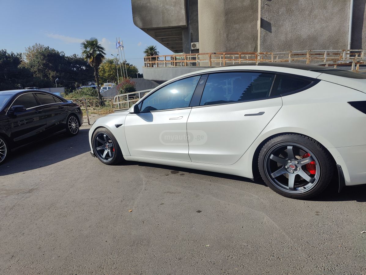 Tesla Model 3 - фото 11