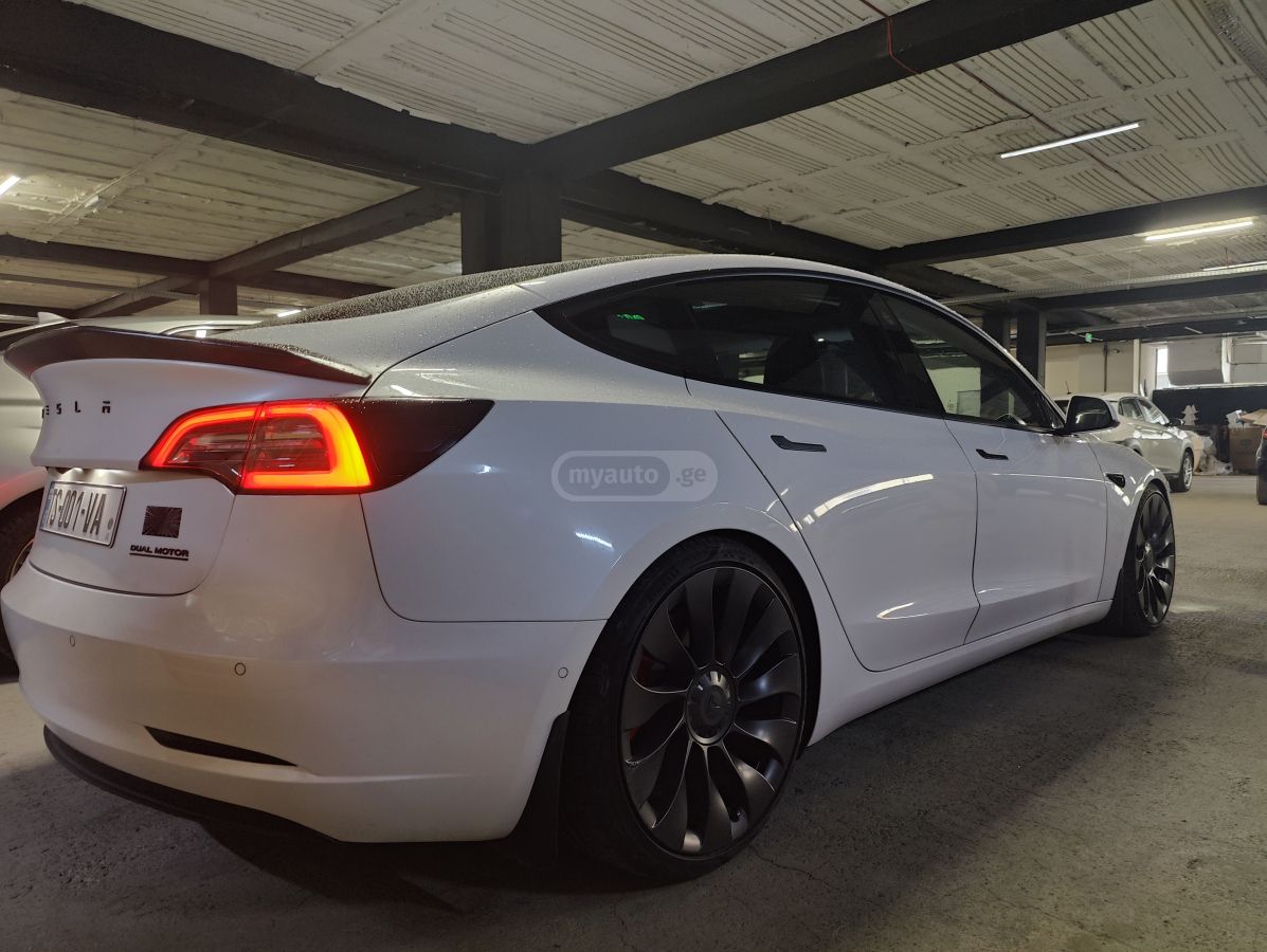 Tesla Model 3 - фото 3