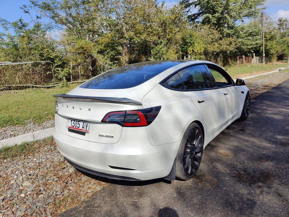 Tesla Model 3 - фото 4