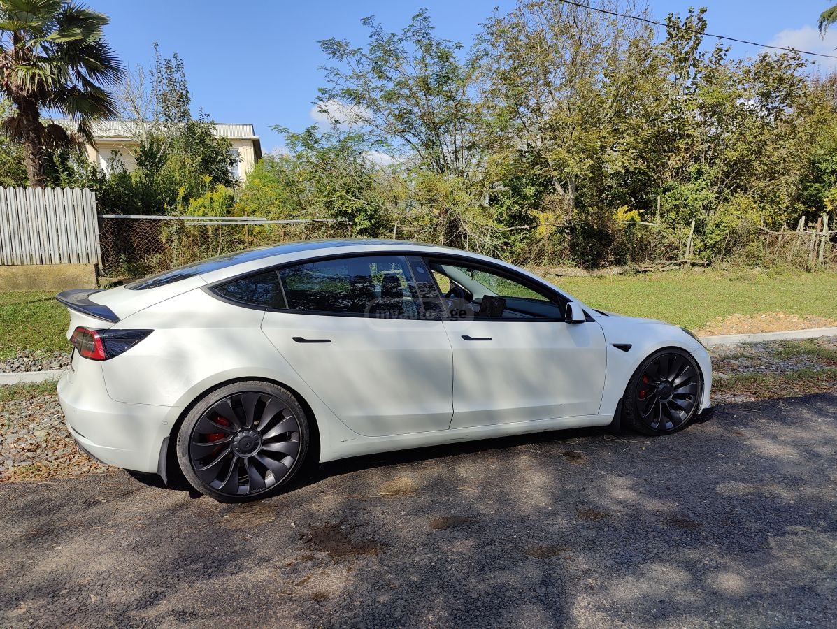 Tesla Model 3 - фото 5