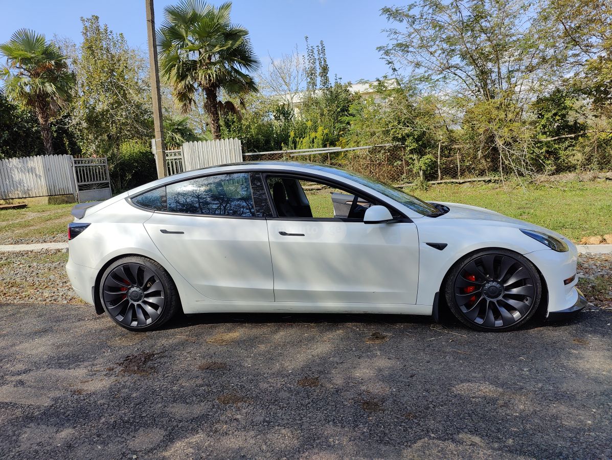 Tesla Model 3 - фото 6