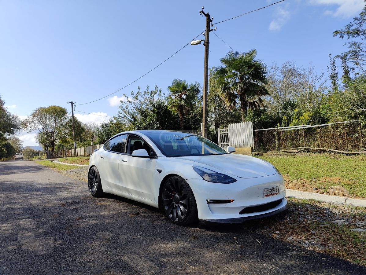 Tesla Model 3 - фото 9