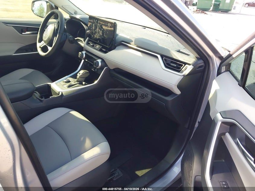 Toyota Rav 4 - фото 6