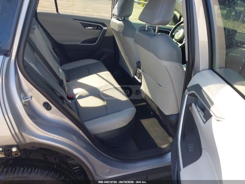 Toyota Rav 4 - фото 7