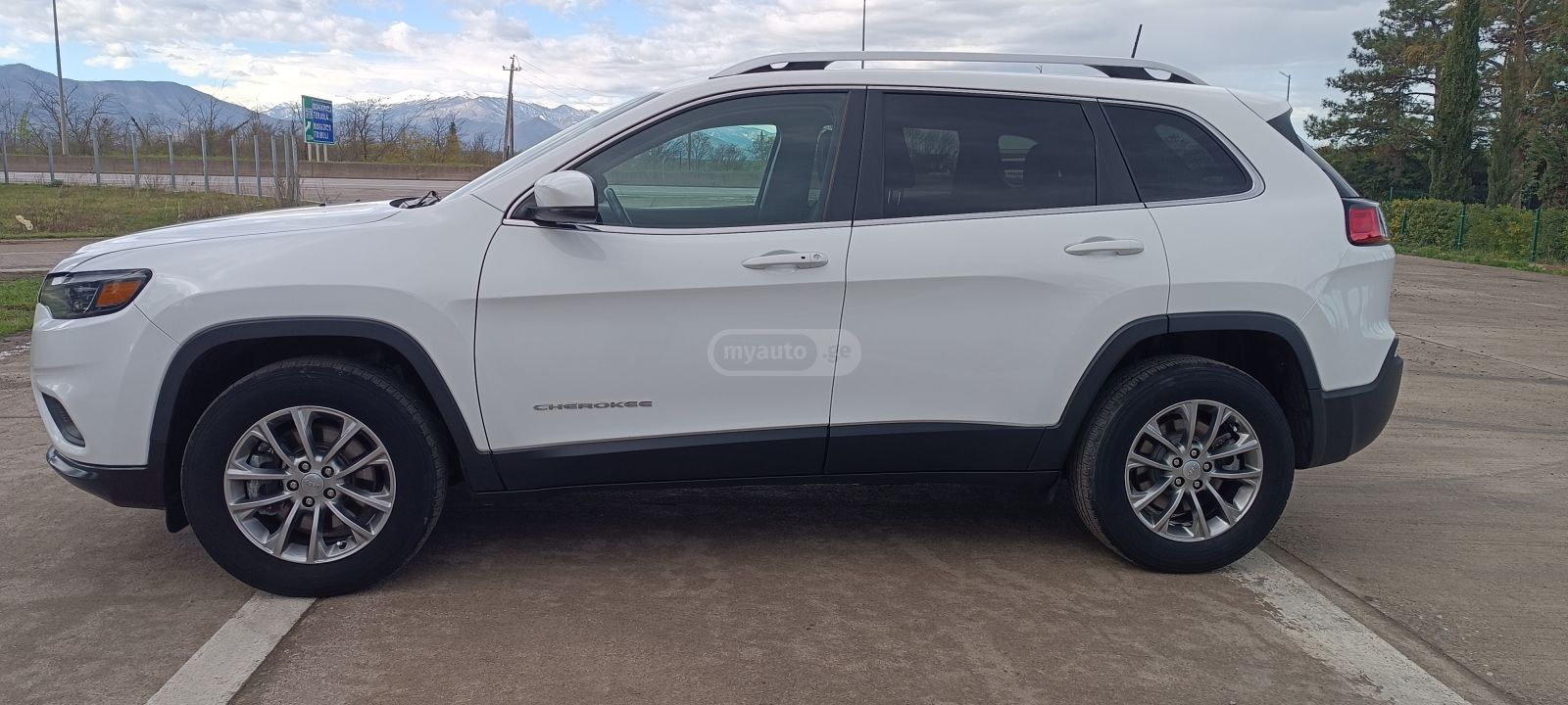 Jeep Cherokee - фото 14