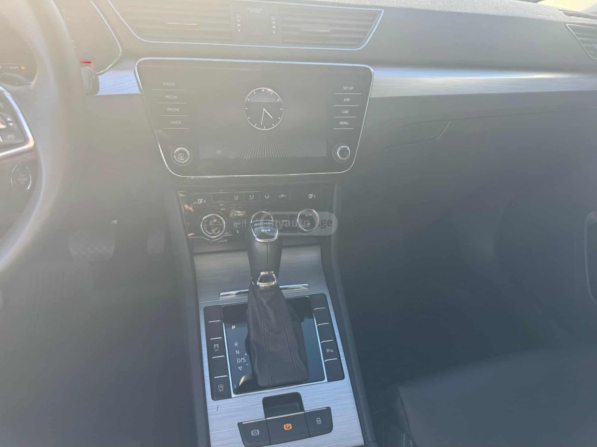 Skoda Superb - фото 3