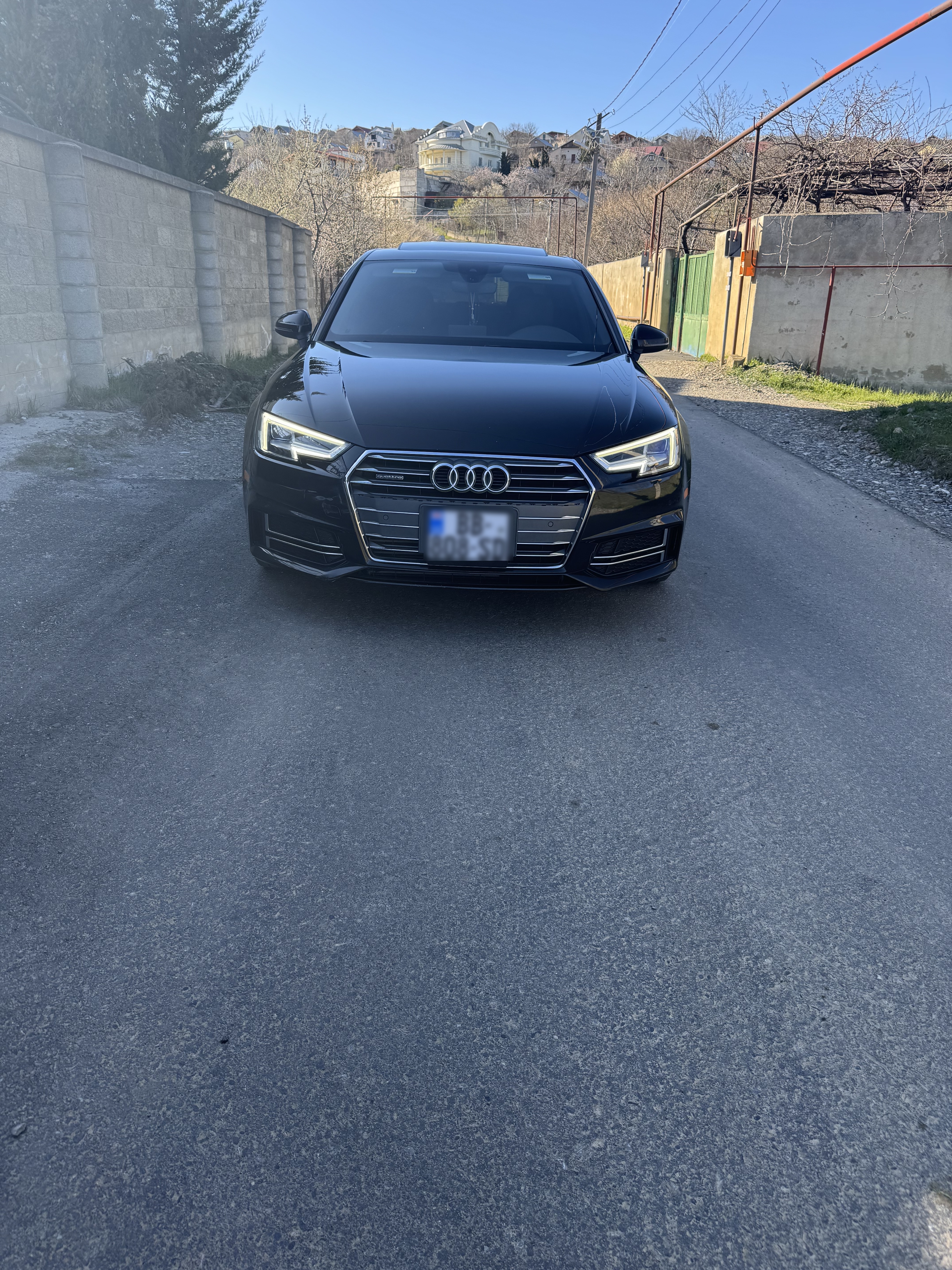 Audi A4 - фото 1