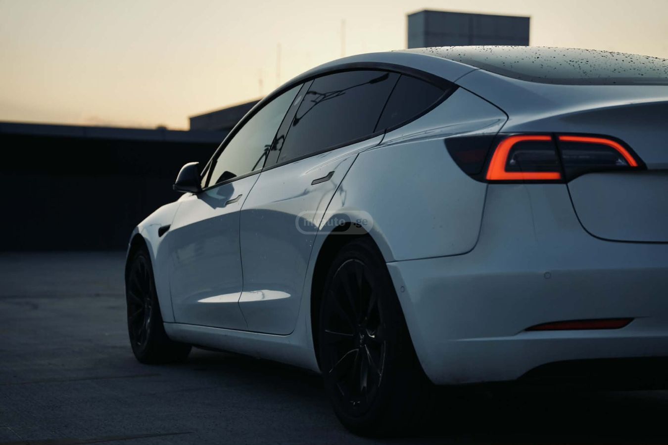 Tesla Model 3 - фото 3