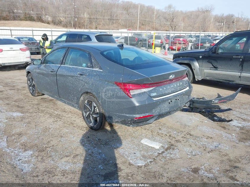 Hyundai Elantra - фото 3