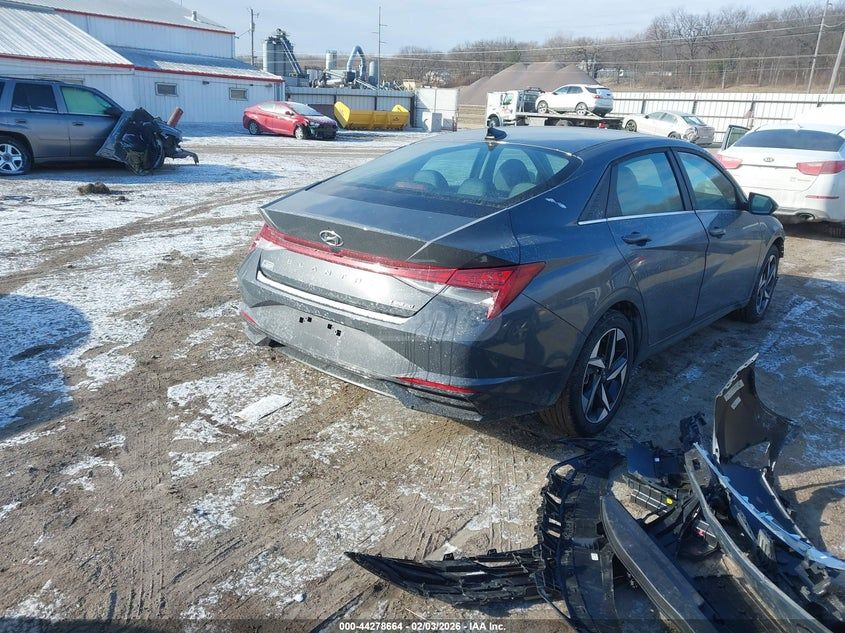 Hyundai Elantra - фото 4