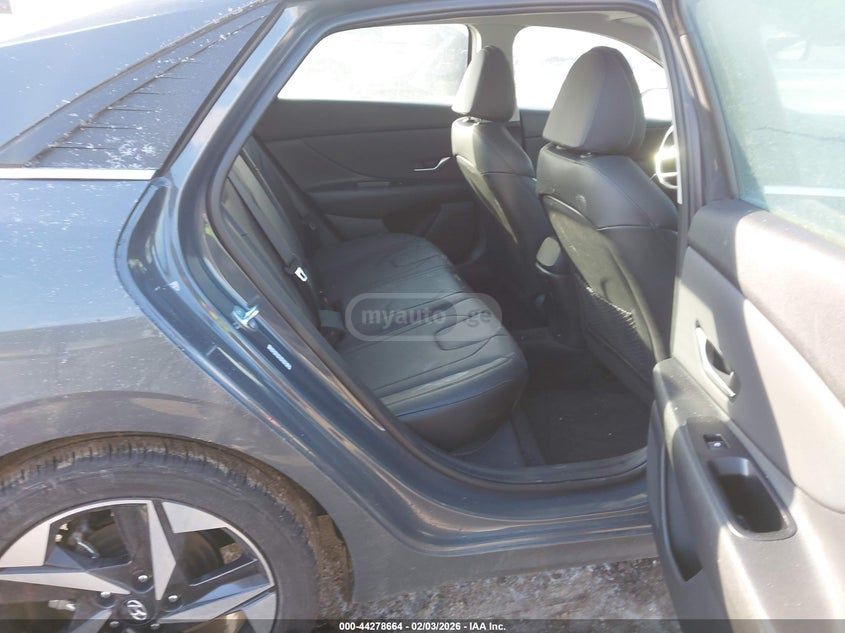 Hyundai Elantra - фото 8