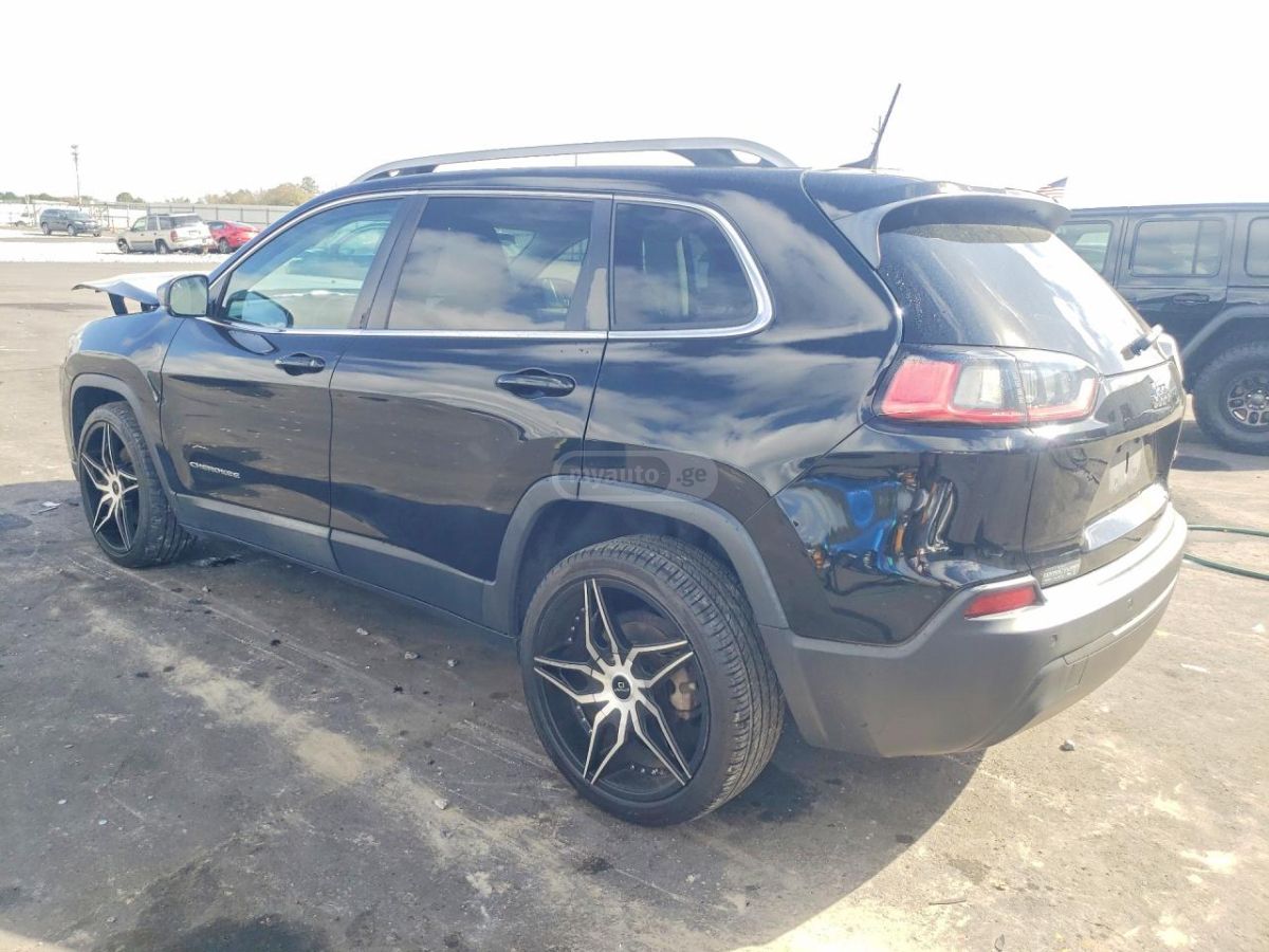 Jeep Cherokee - фото 2