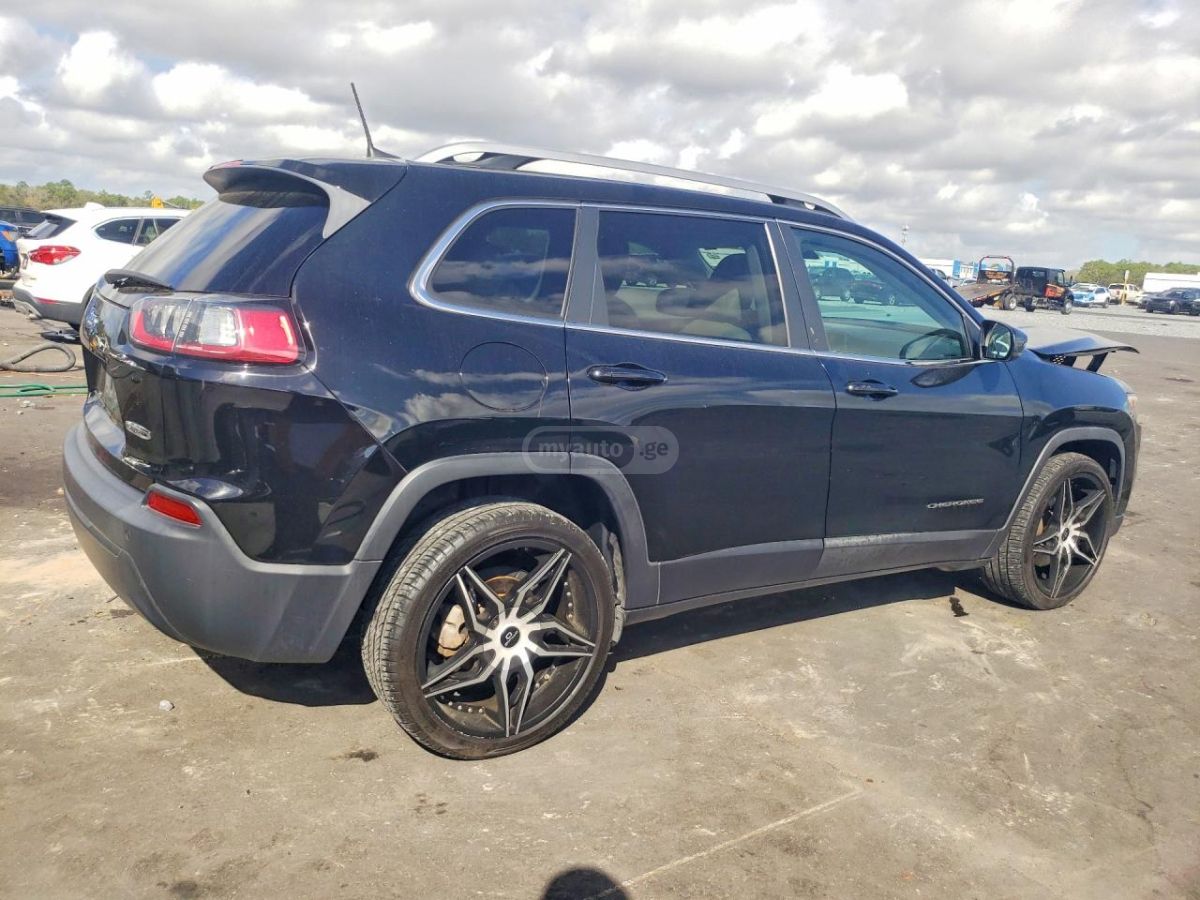 Jeep Cherokee - фото 3