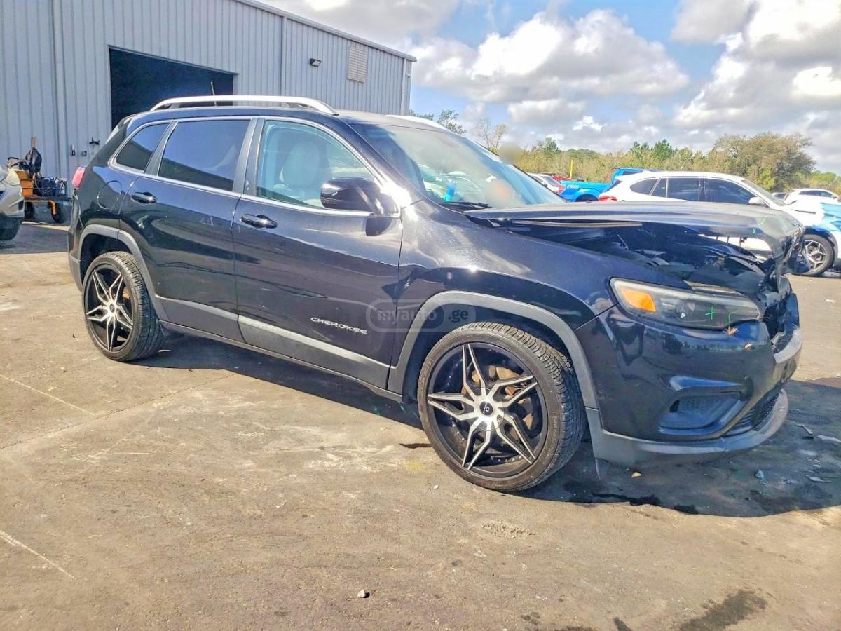 Jeep Cherokee - фото 4