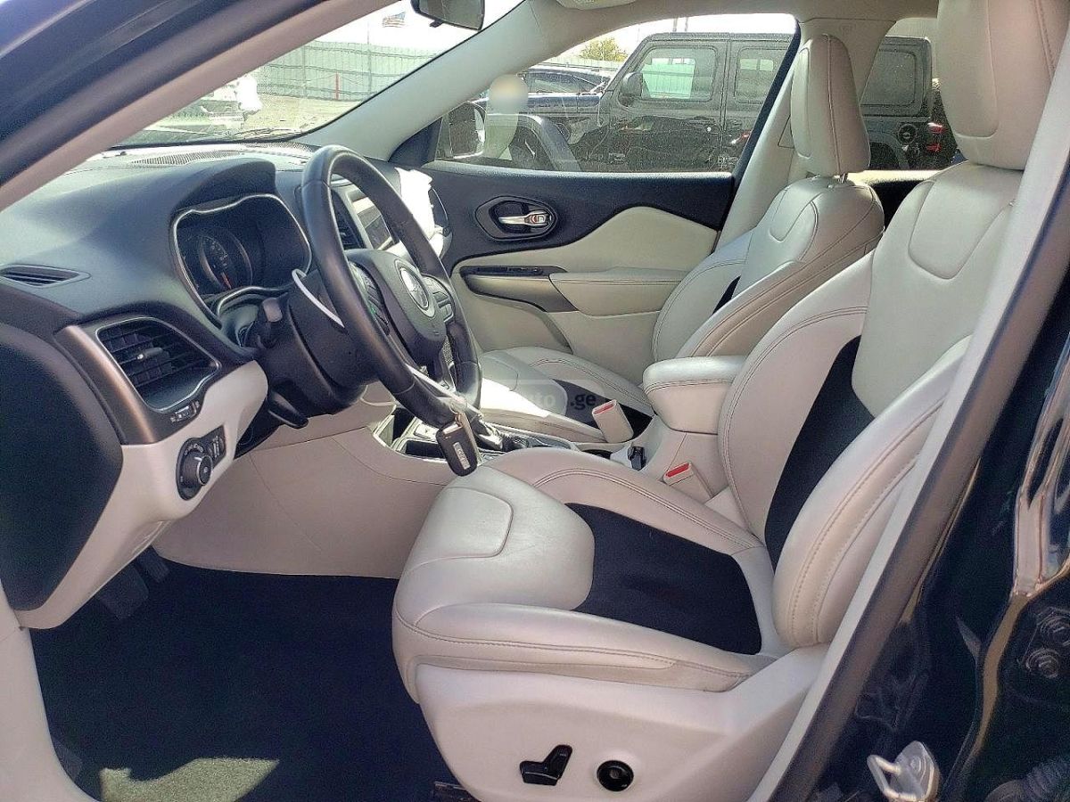 Jeep Cherokee - фото 7