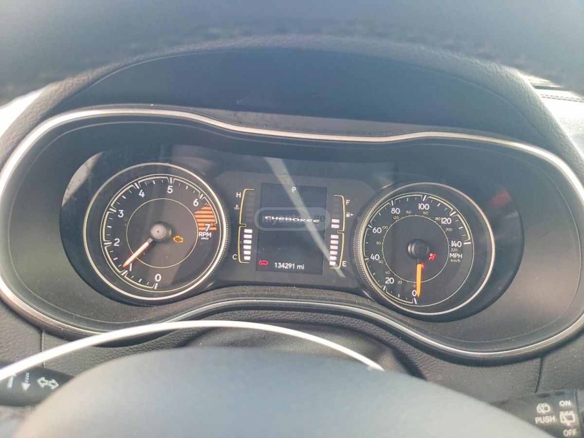 Jeep Cherokee - фото 9