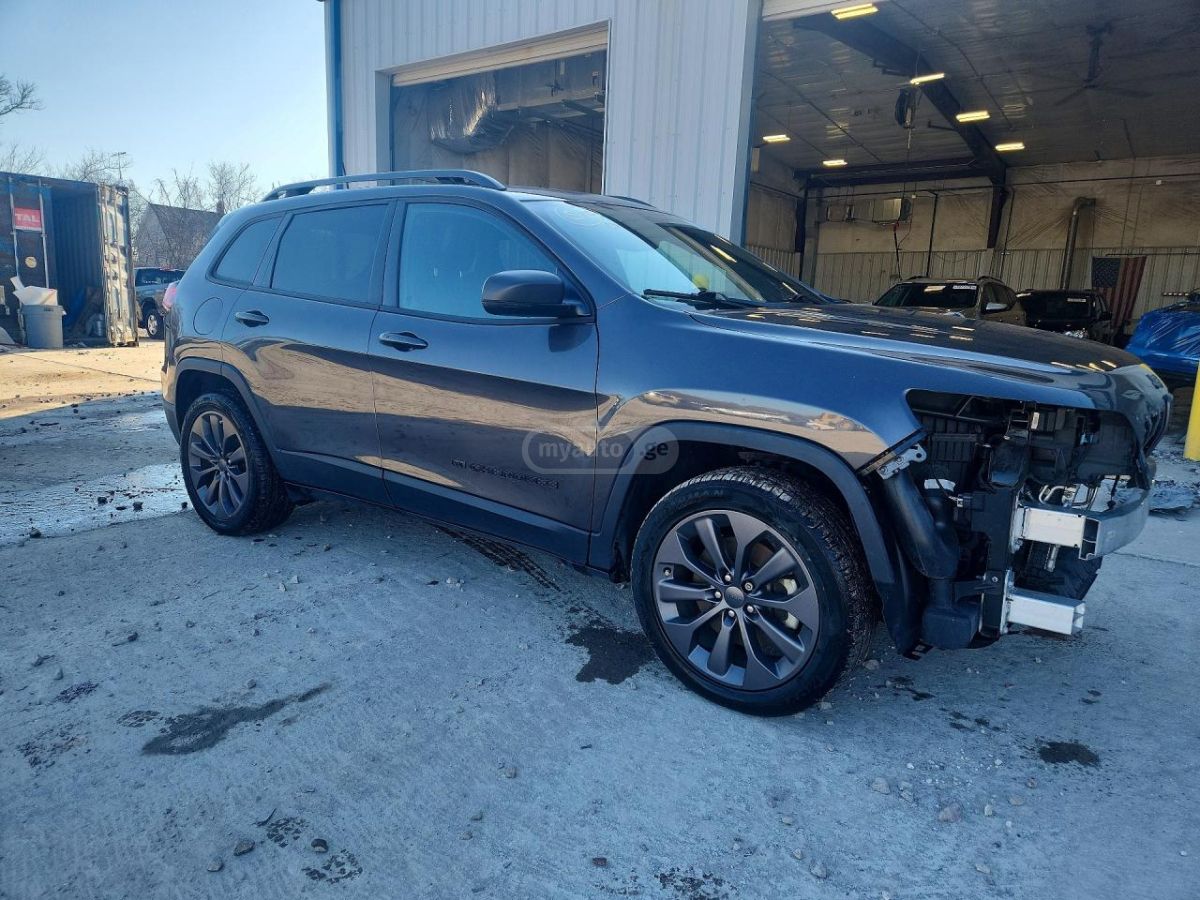 Jeep Cherokee - фото 4