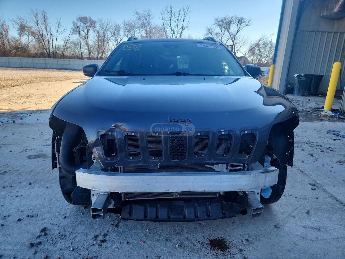 Jeep Cherokee - фото 5