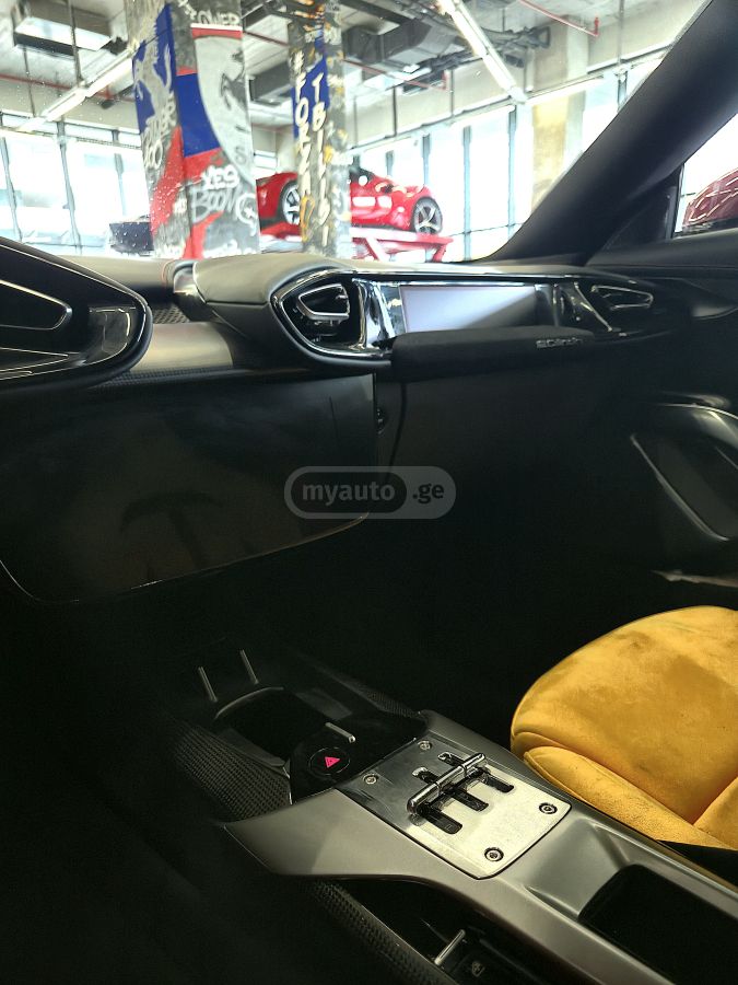 Ferrari 12 Cilindri 2025 — миниатюра 8