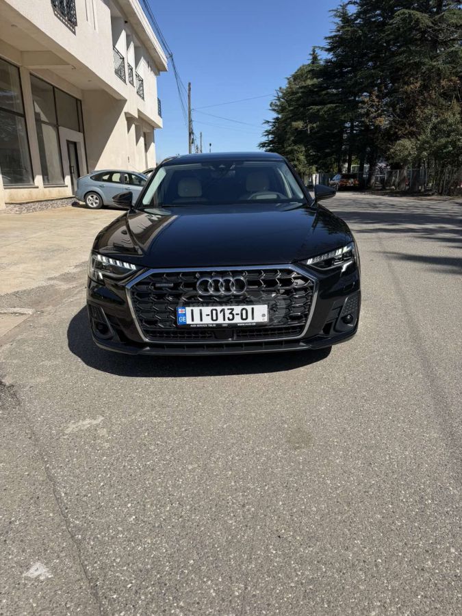 Audi A8 - фото 1