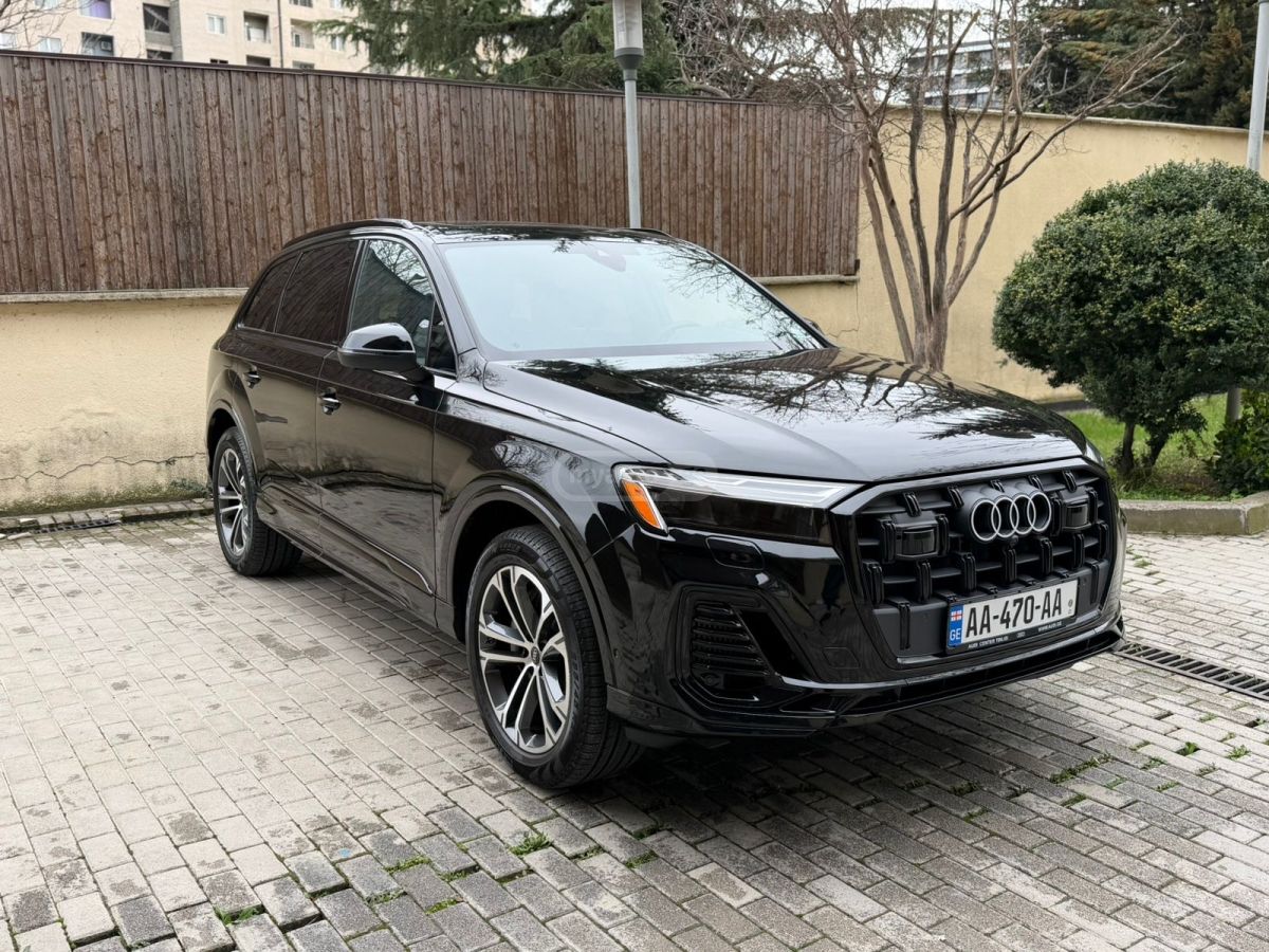 Audi Q7 - фото 1