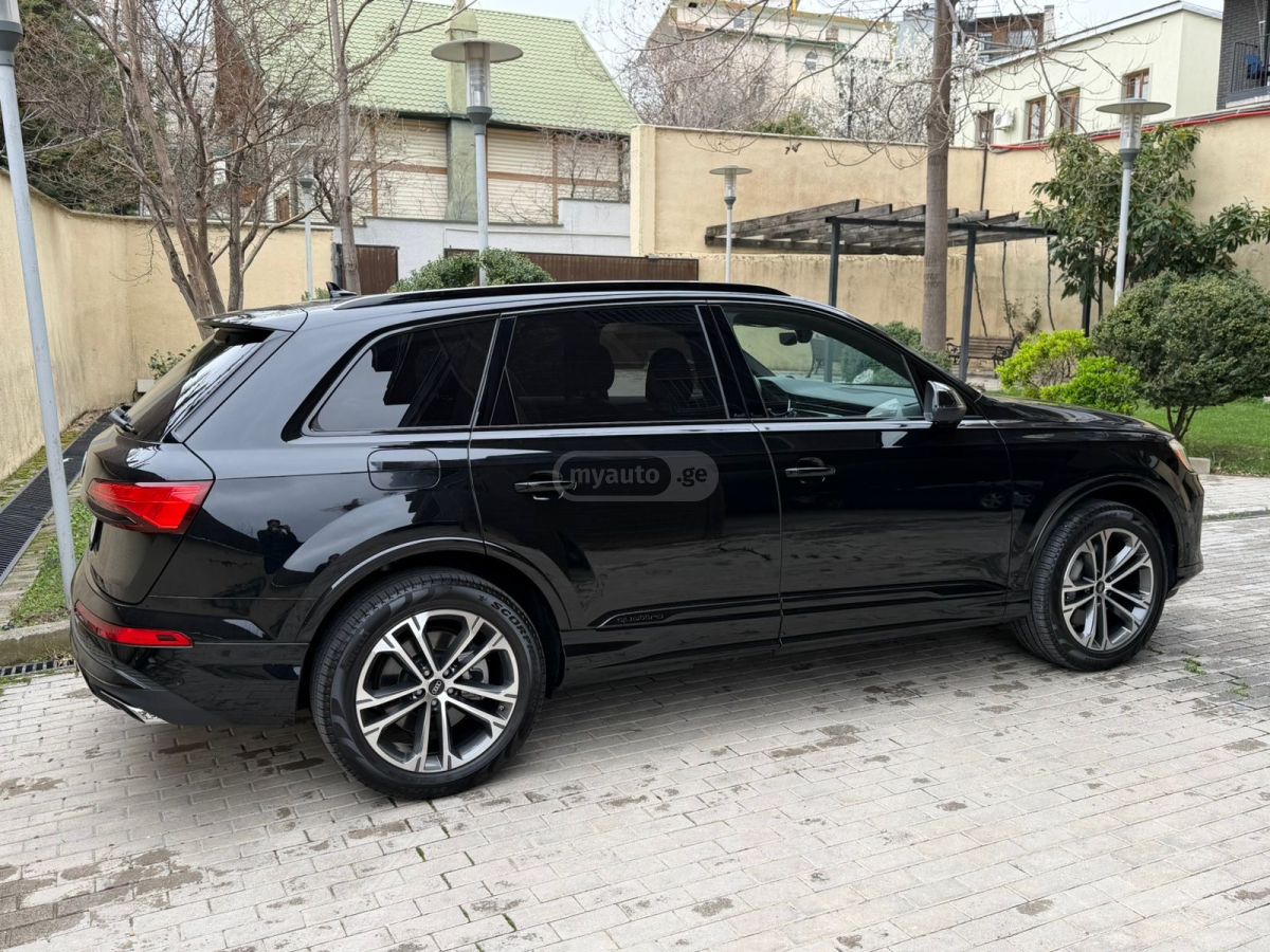 Audi Q7 - фото 4