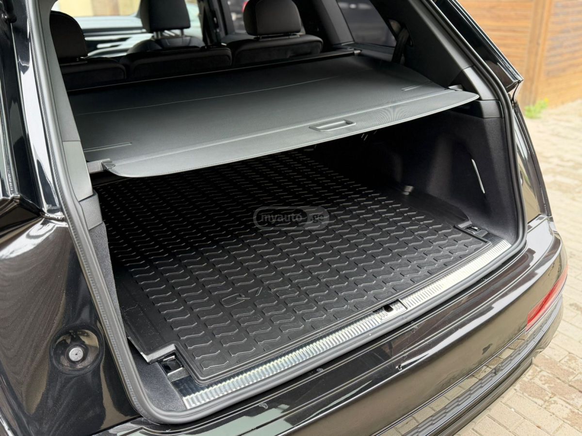 Audi Q7 - фото 9