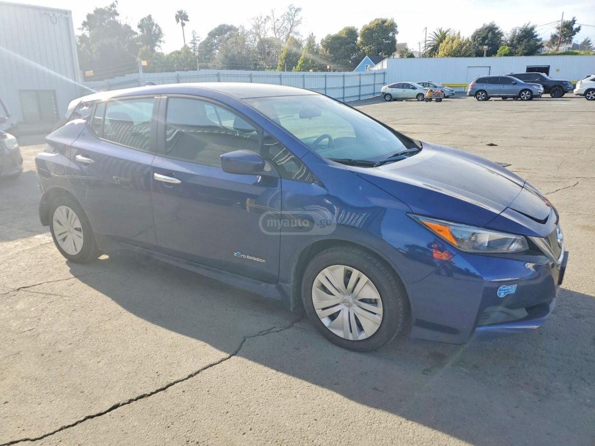 Nissan Leaf - фото 1