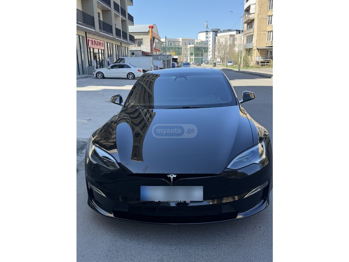 Tesla Model S - фото 1